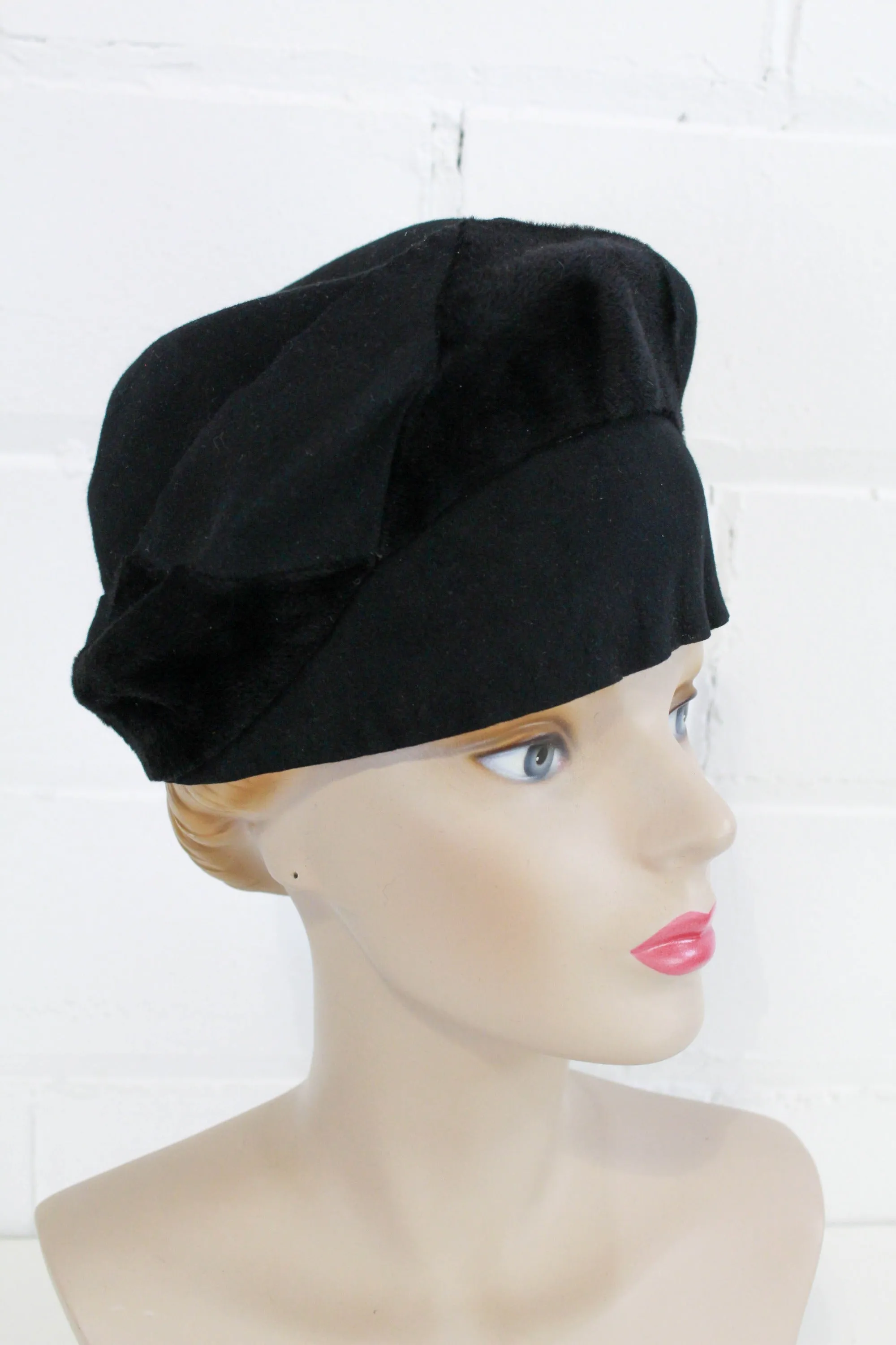 1930s Wool Cloche Hat with Blocked Dome Crown, 3 Diamonds of Peach Bloom Felt