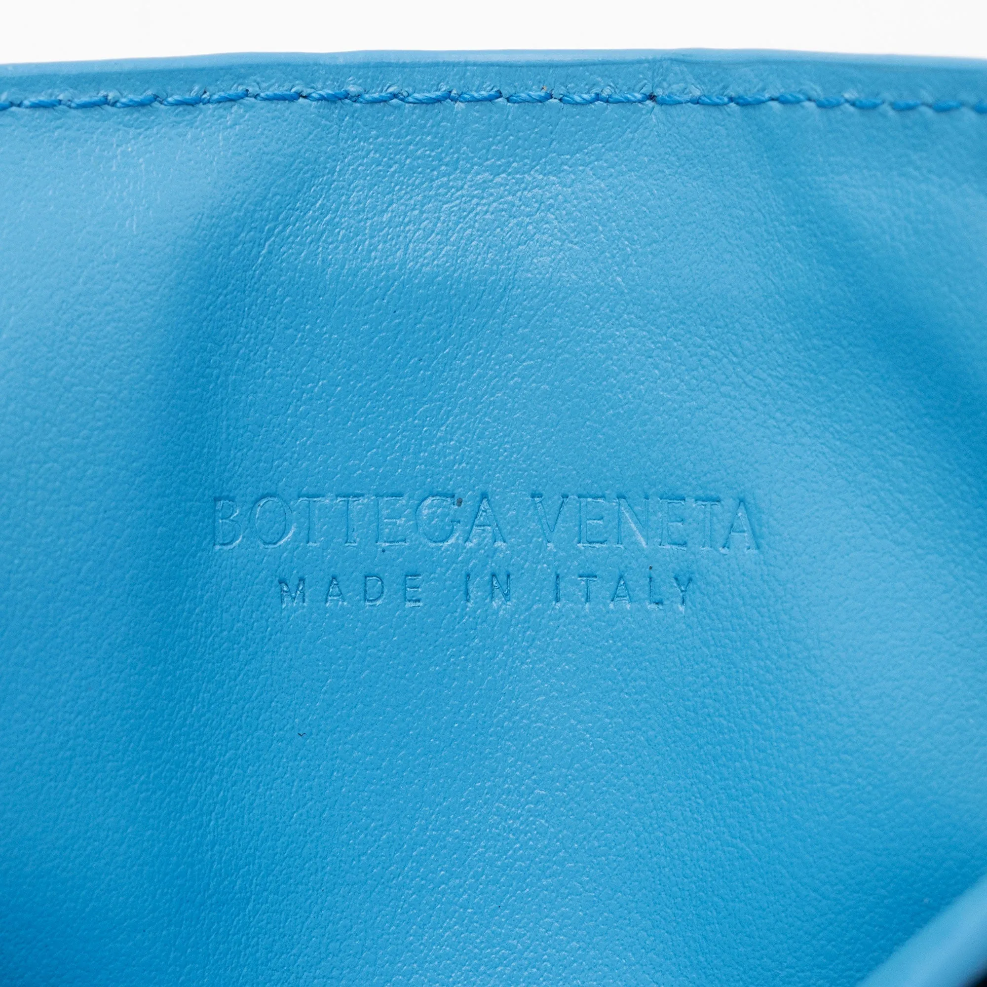 Bottega Veneta Intrecciato Nappa Zipped Phone Pouch on Strap (SHF-qhou7K)