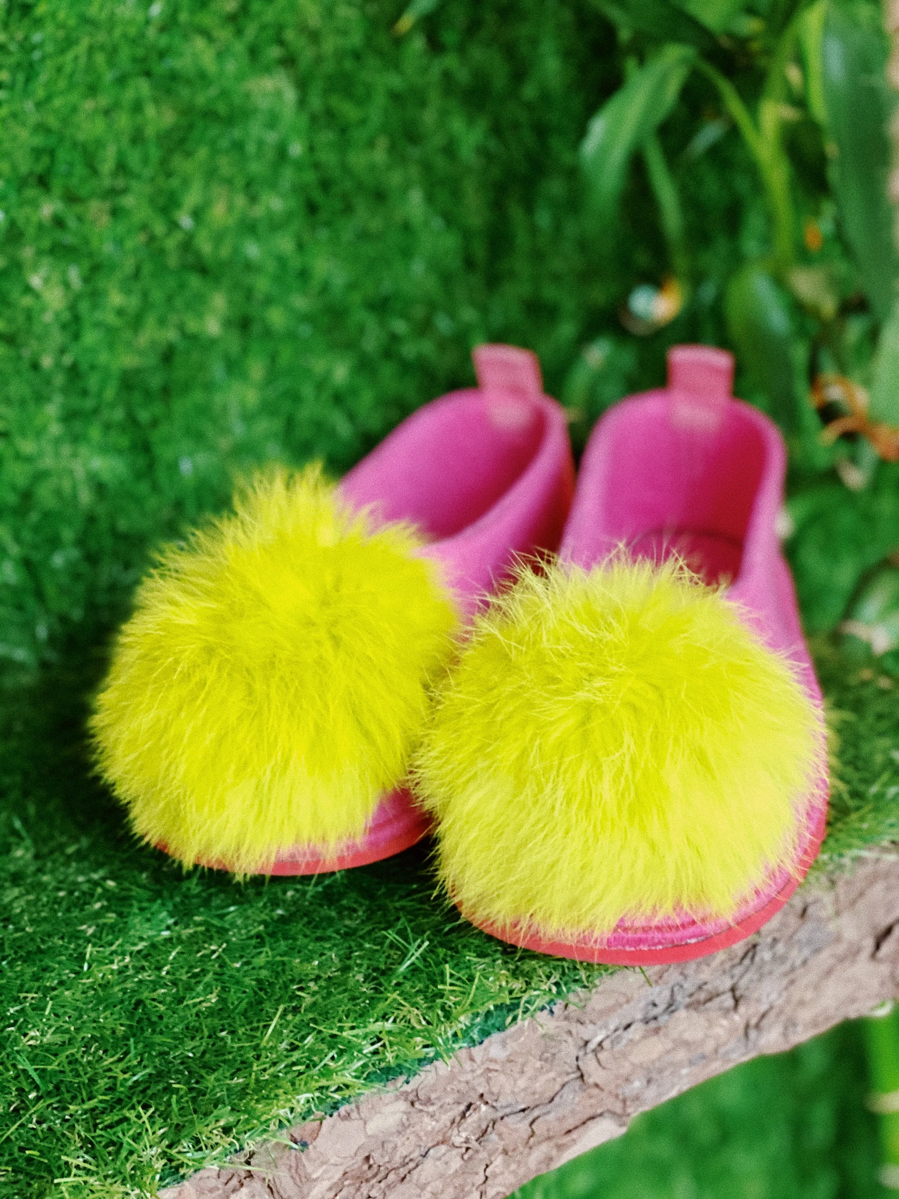 BUBBLE GUM pom pom kids slippers