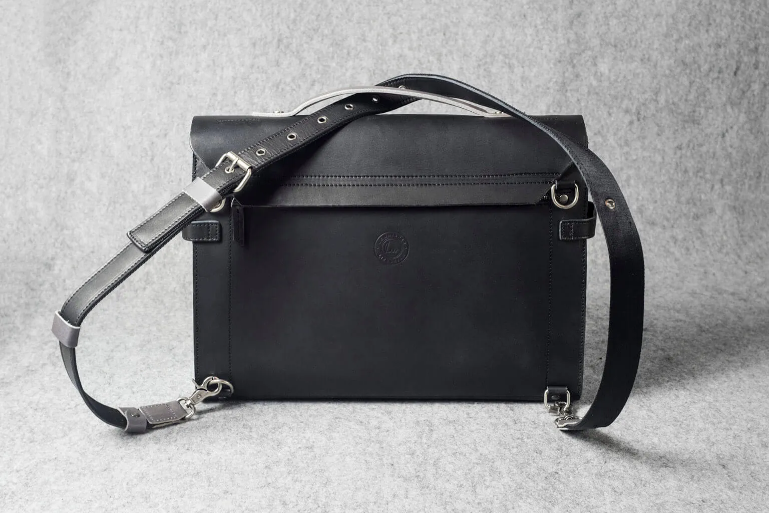 DESIGNER MESSENGER MINIMAL PLUS - black