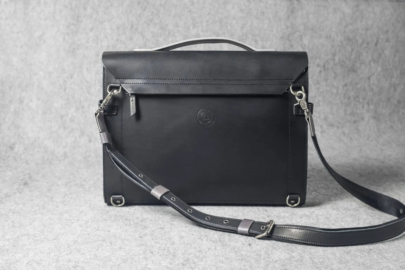 DESIGNER MESSENGER MINIMAL PLUS - black