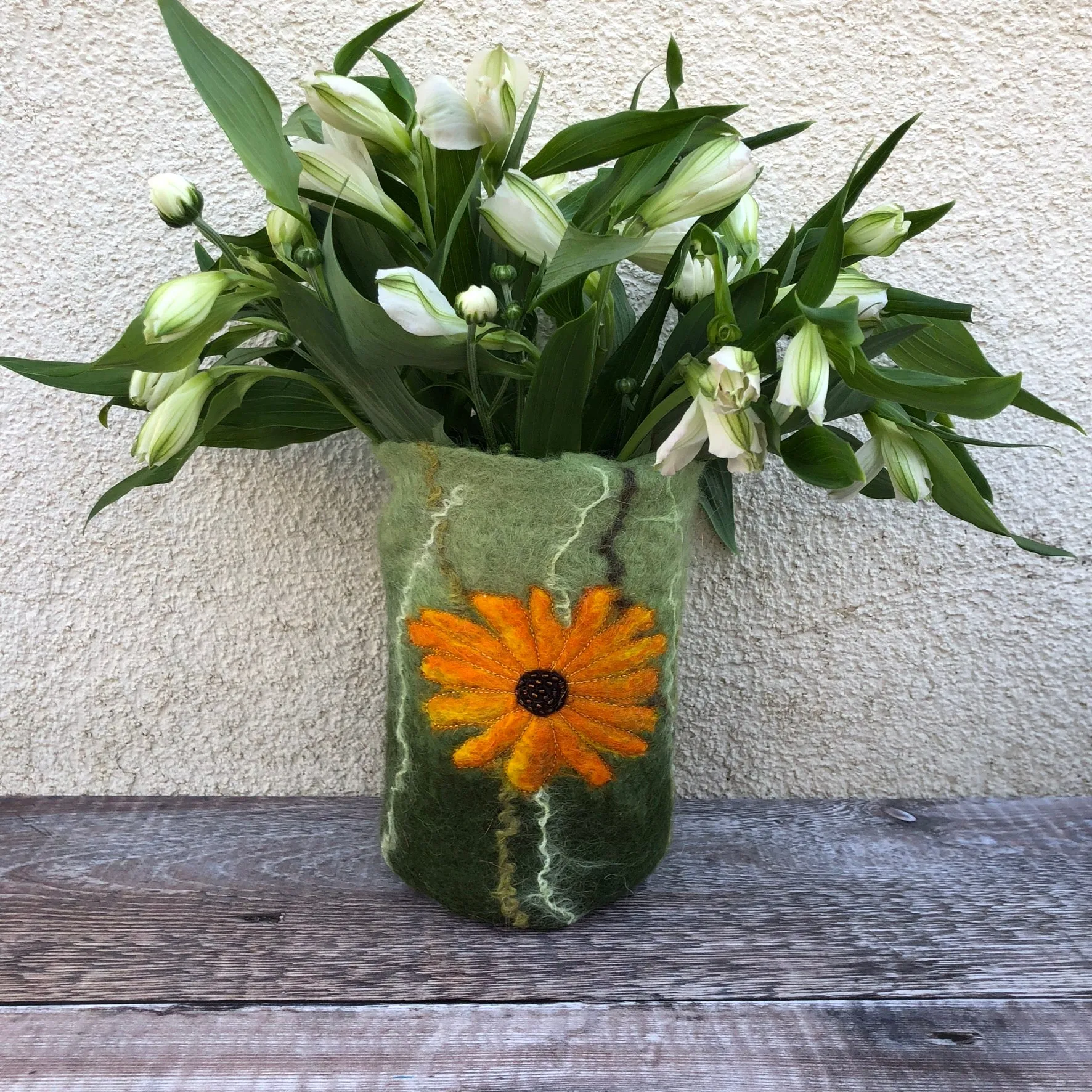 Felt vase - medium