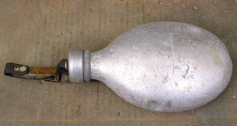 German WWII Canteen: Aluminum