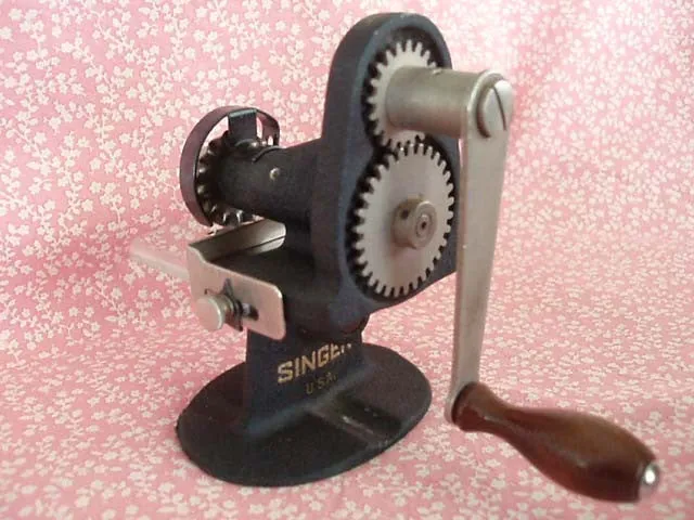 Hand Crank Pinker, Singer (Vintage Original)