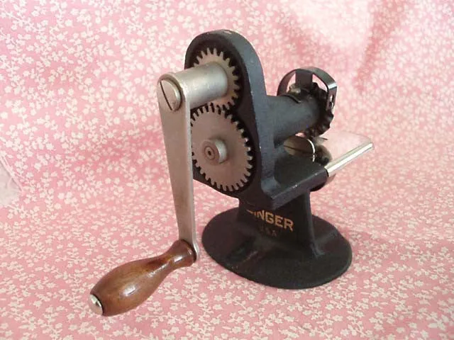 Hand Crank Pinker, Singer (Vintage Original)