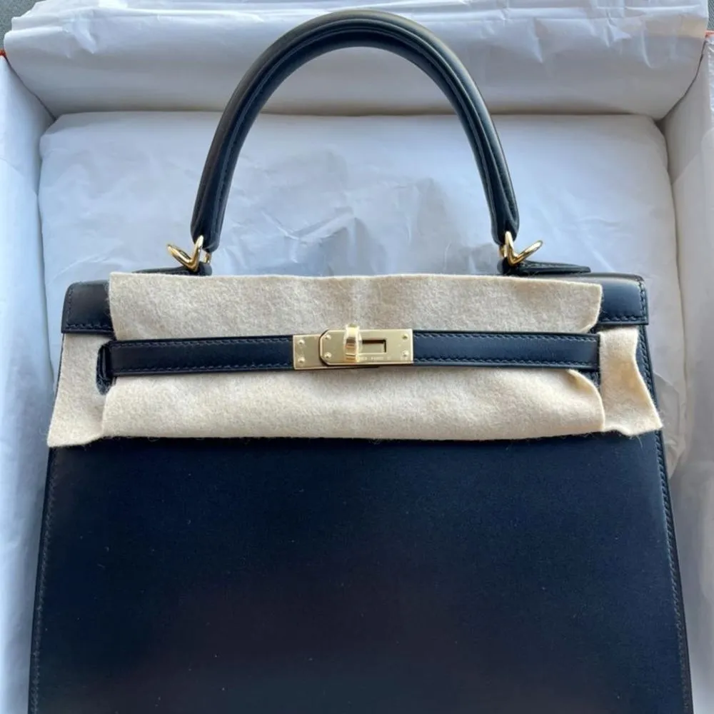 Hermès Kelly 25 Noir (Black) Sellier Tadelakt Gold Hardware GHW