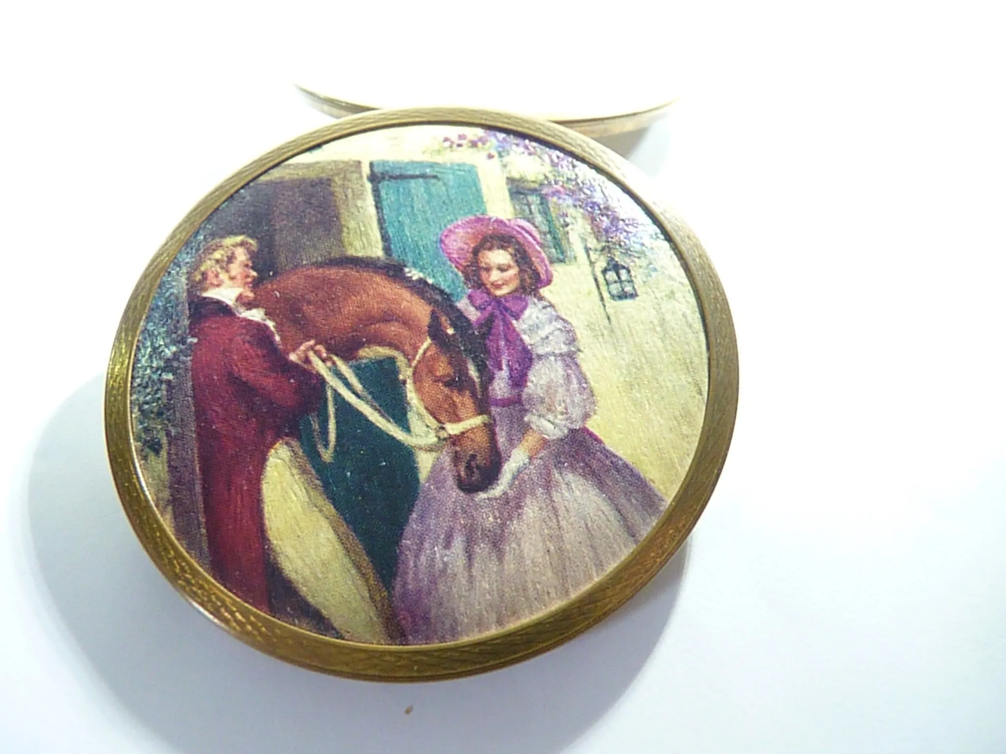 Rare Powder Compact 1948 Stratton Scone Without Inner Lid Georgian Courting Couple Book Piece