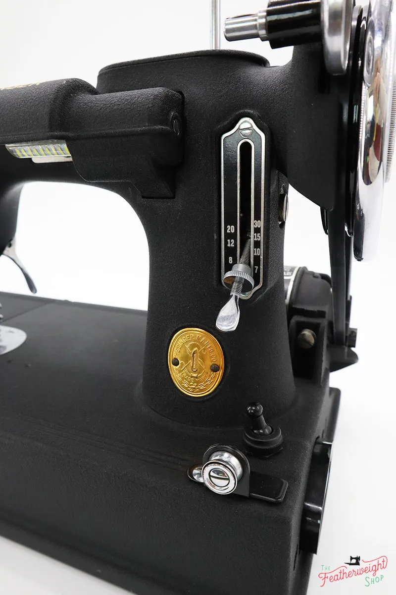 Singer Featherweight 221 Sewing Machine, WRINKLE AF388***