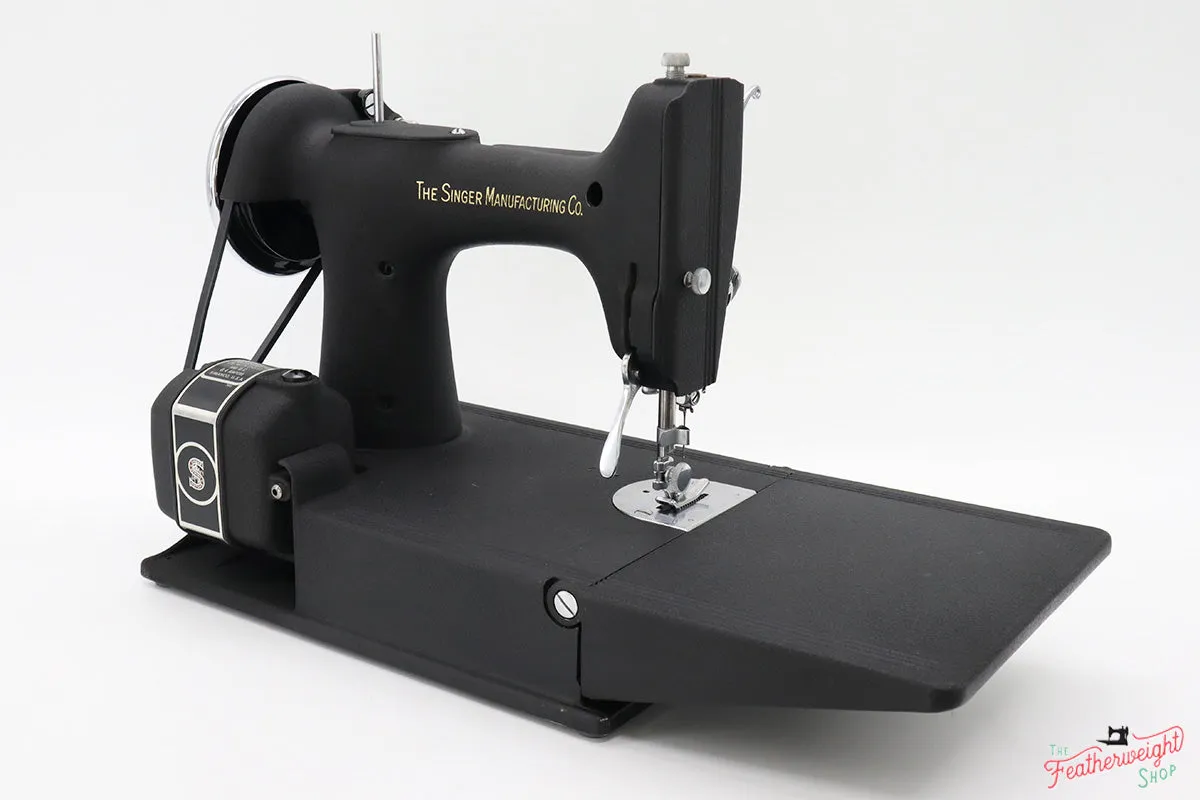 Singer Featherweight 221 Sewing Machine, WRINKLE AF388***