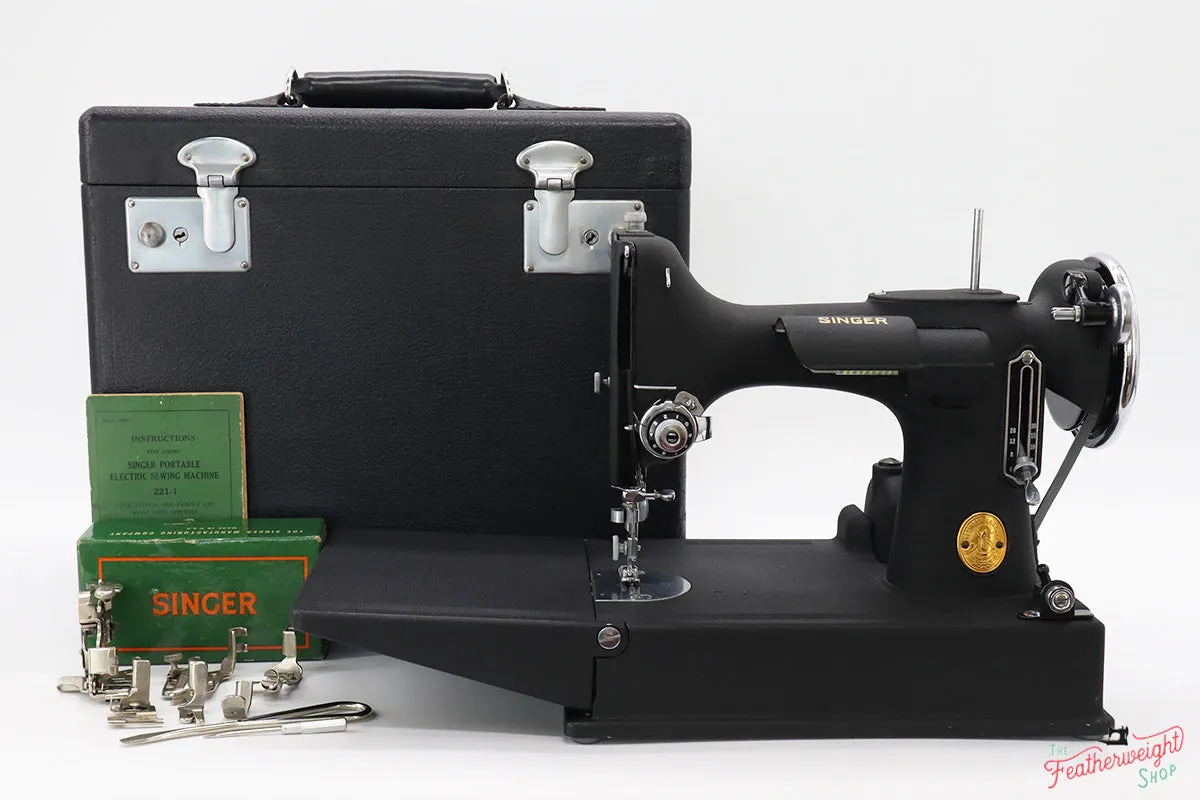 Singer Featherweight 221 Sewing Machine, WRINKLE AF388***