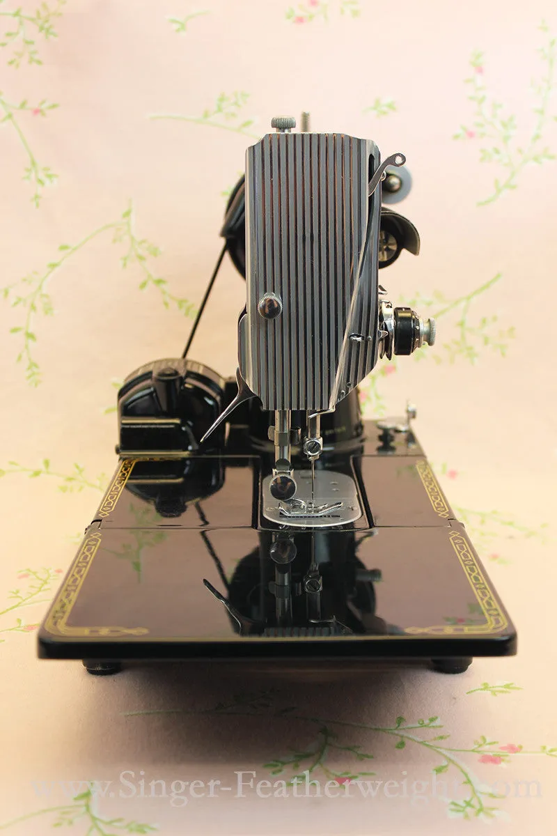 Singer Featherweight 222K Sewing Machine, "Red S" ER900***