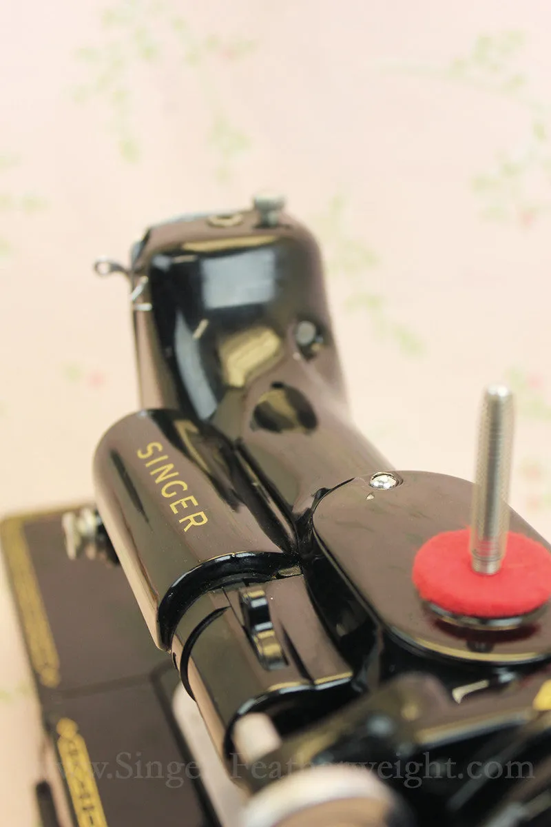 Singer Featherweight 222K Sewing Machine, "Red S" ER900***