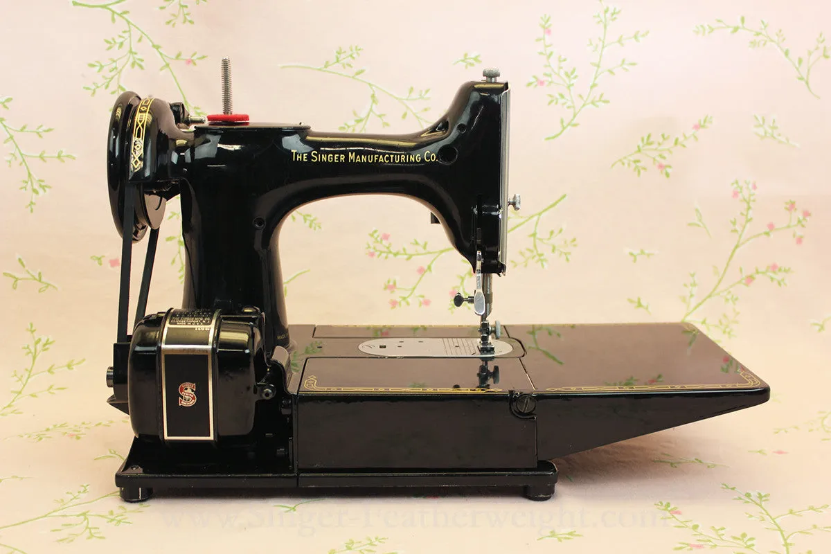 Singer Featherweight 222K Sewing Machine, "Red S" ER900***