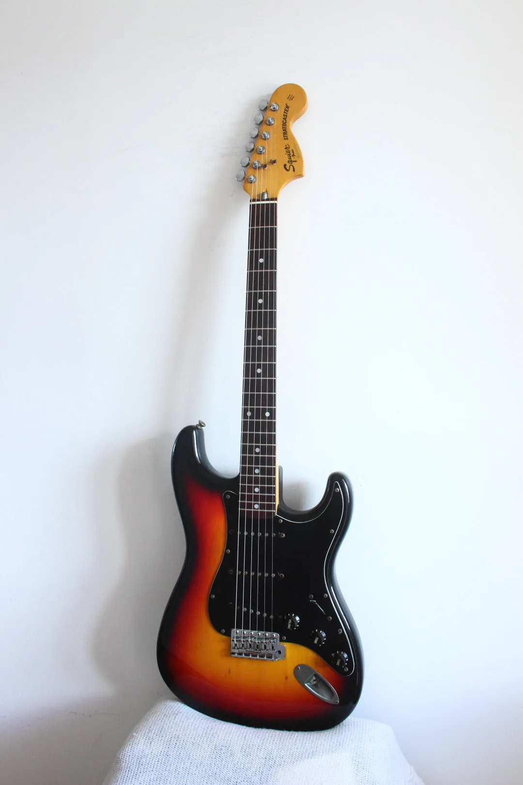 Squier Stratocaster CST30 3-Tone Sunburst 1984-87