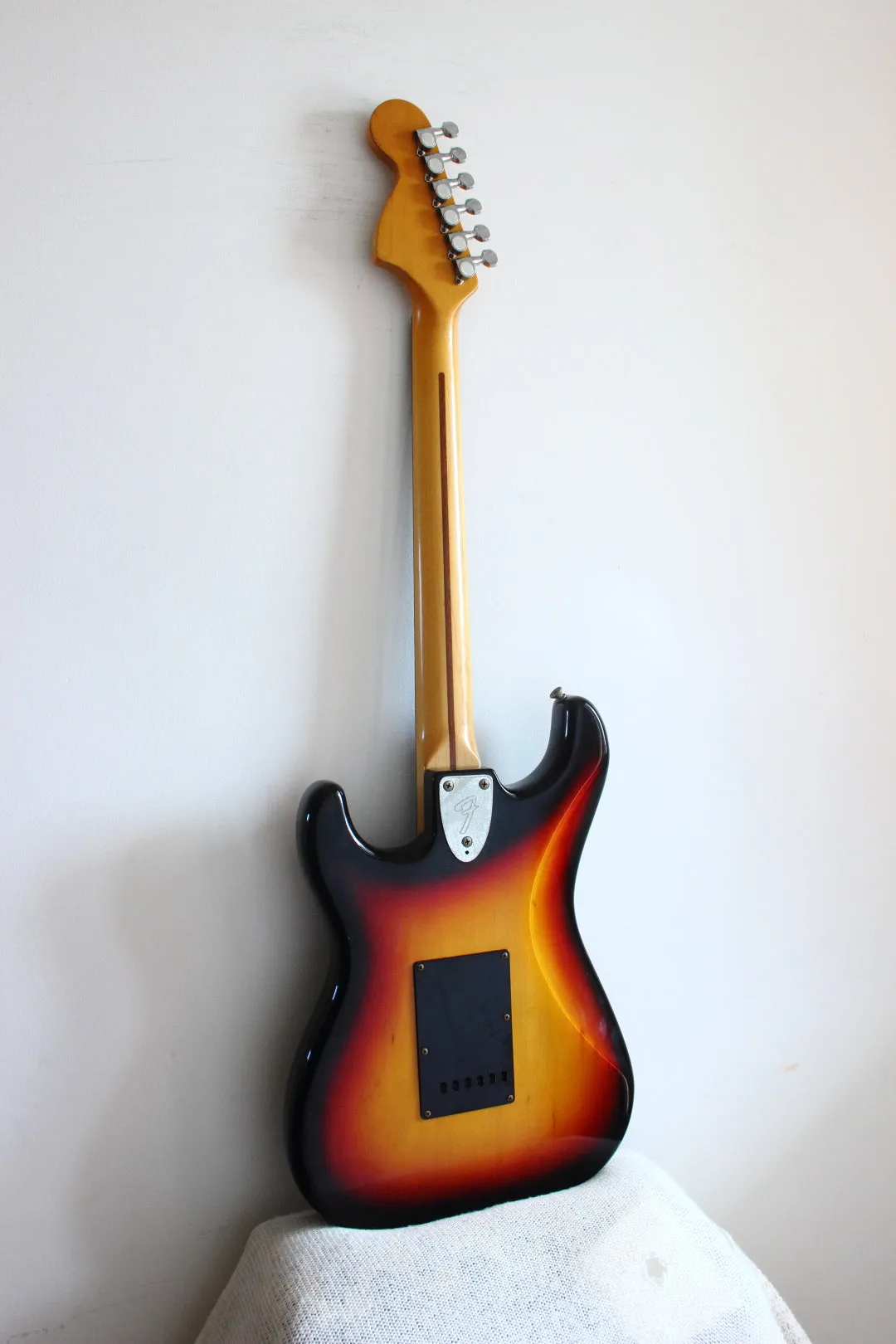 Squier Stratocaster CST30 3-Tone Sunburst 1984-87