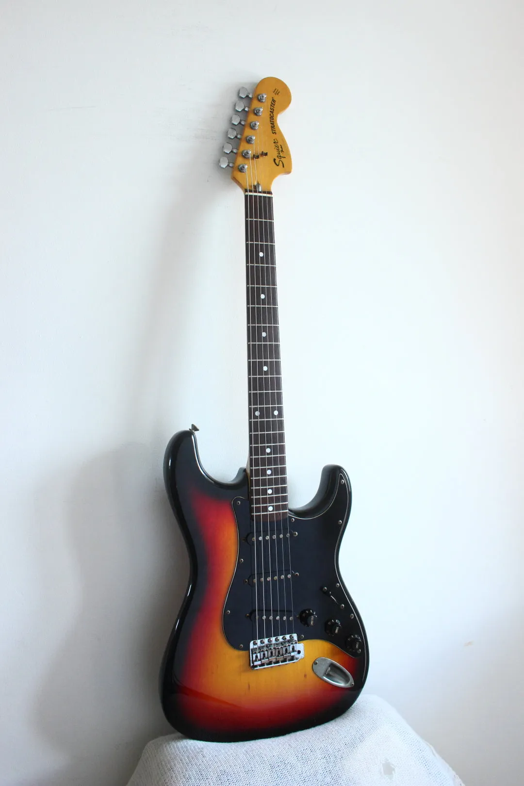 Squier Stratocaster CST30 3-Tone Sunburst 1984-87