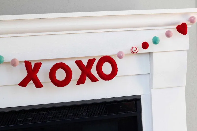 Valentine's XOXO Garland- Red, Pink, Turquoise