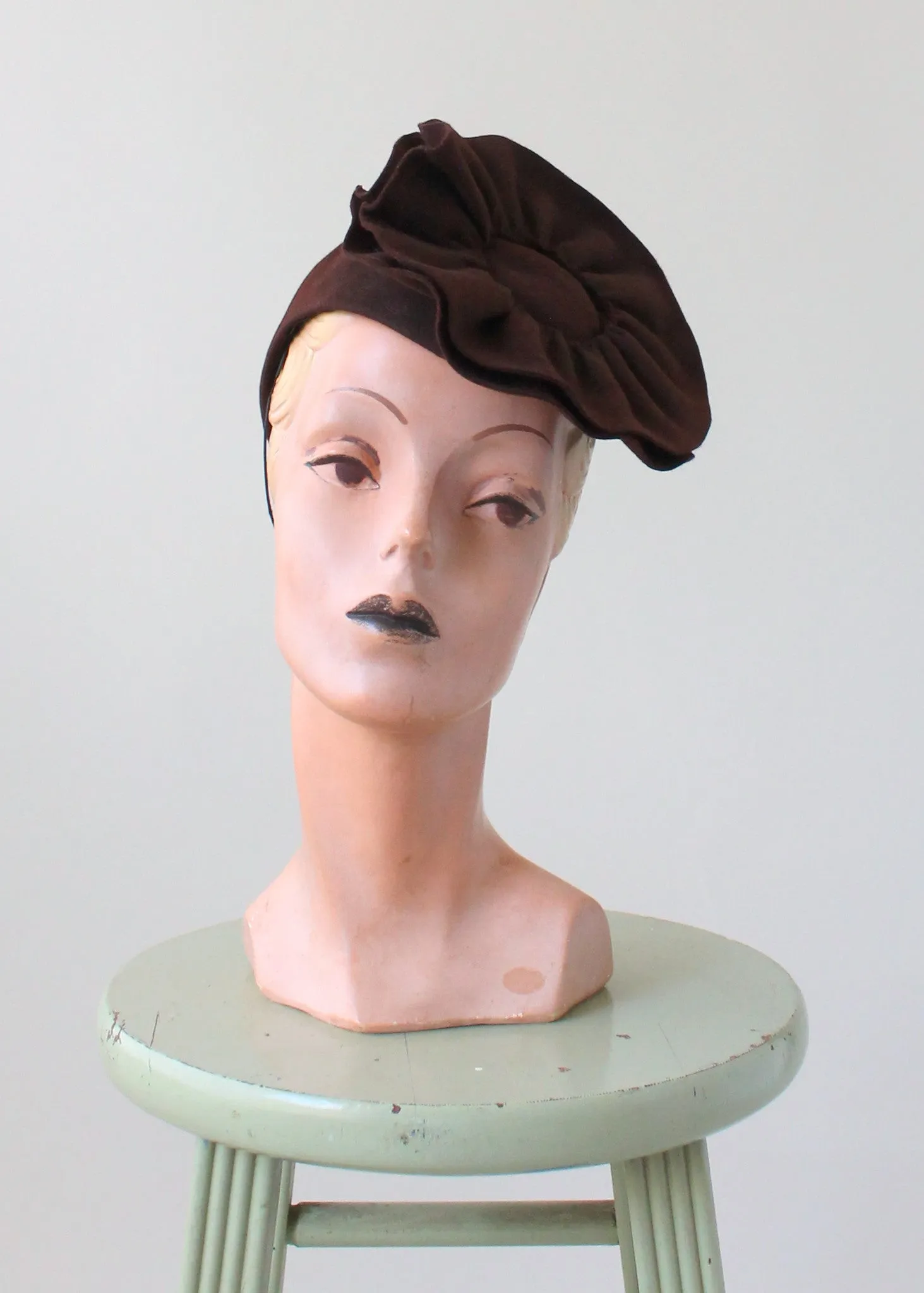 Vintage 1940s Brown Felt Bloom Hat