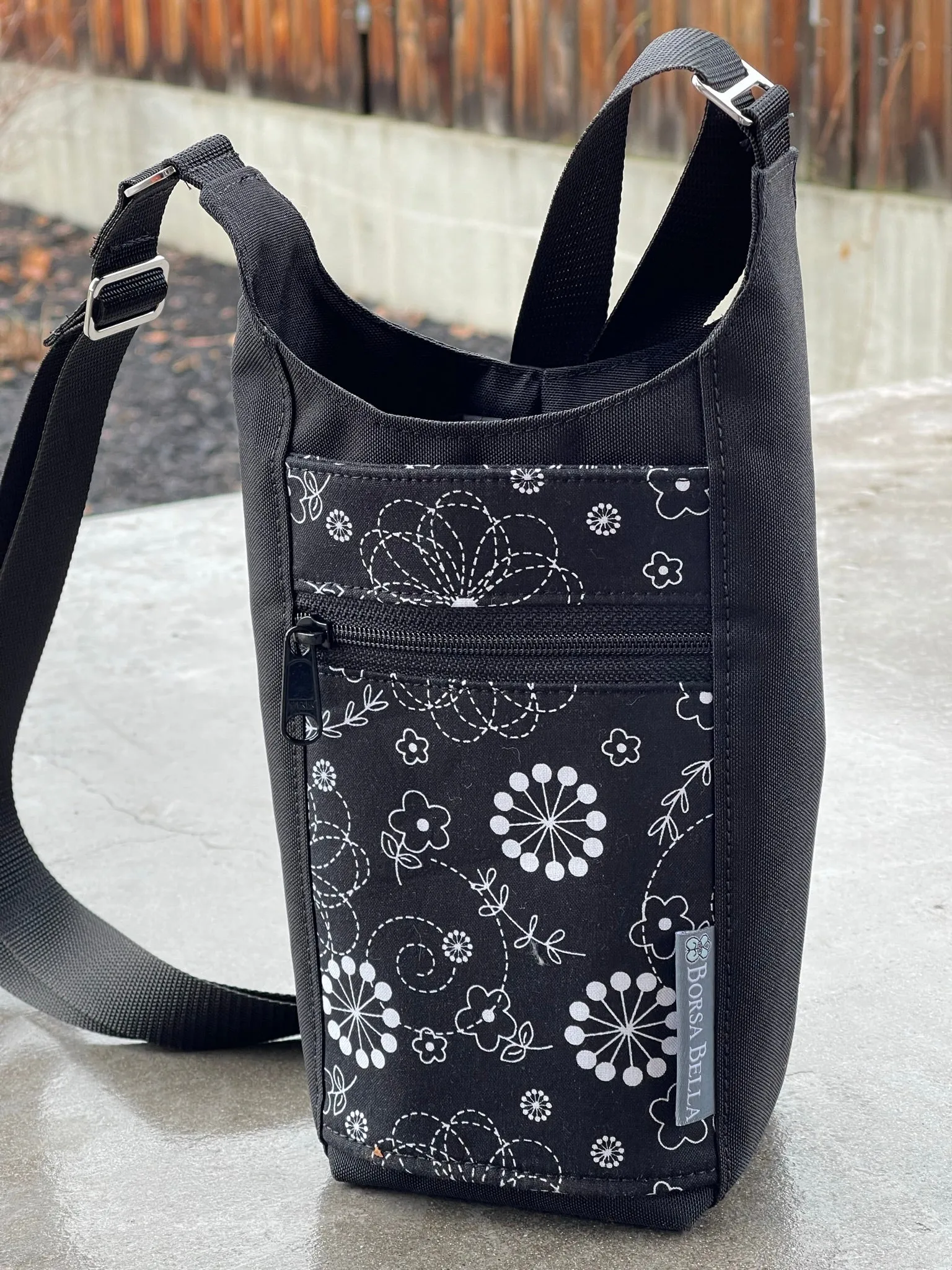 Water Bottle Crossbody Bag - Day Drinker - Black and White Daisy Doodle Pocket