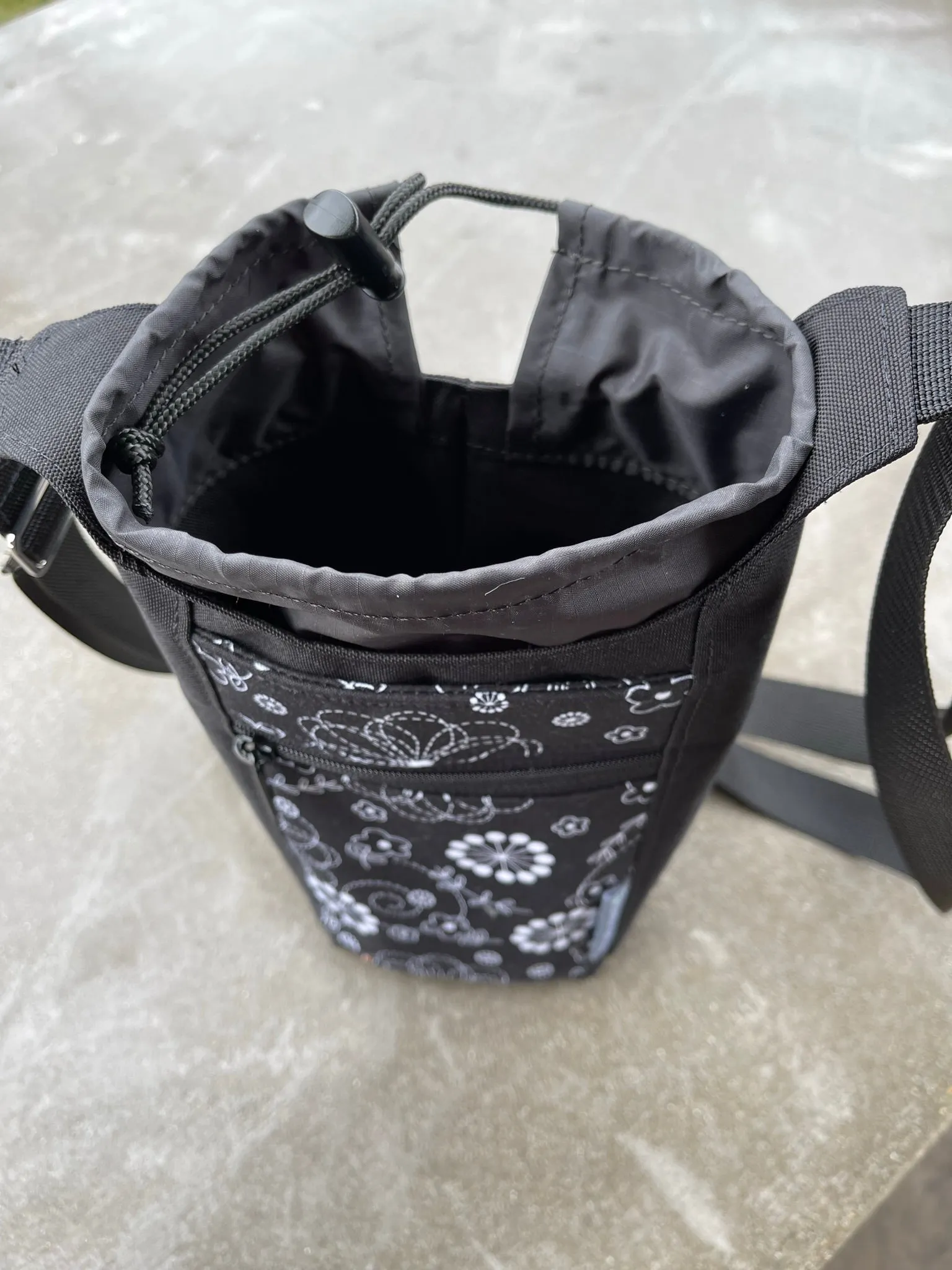 Water Bottle Crossbody Bag - Day Drinker - Black and White Daisy Doodle Pocket